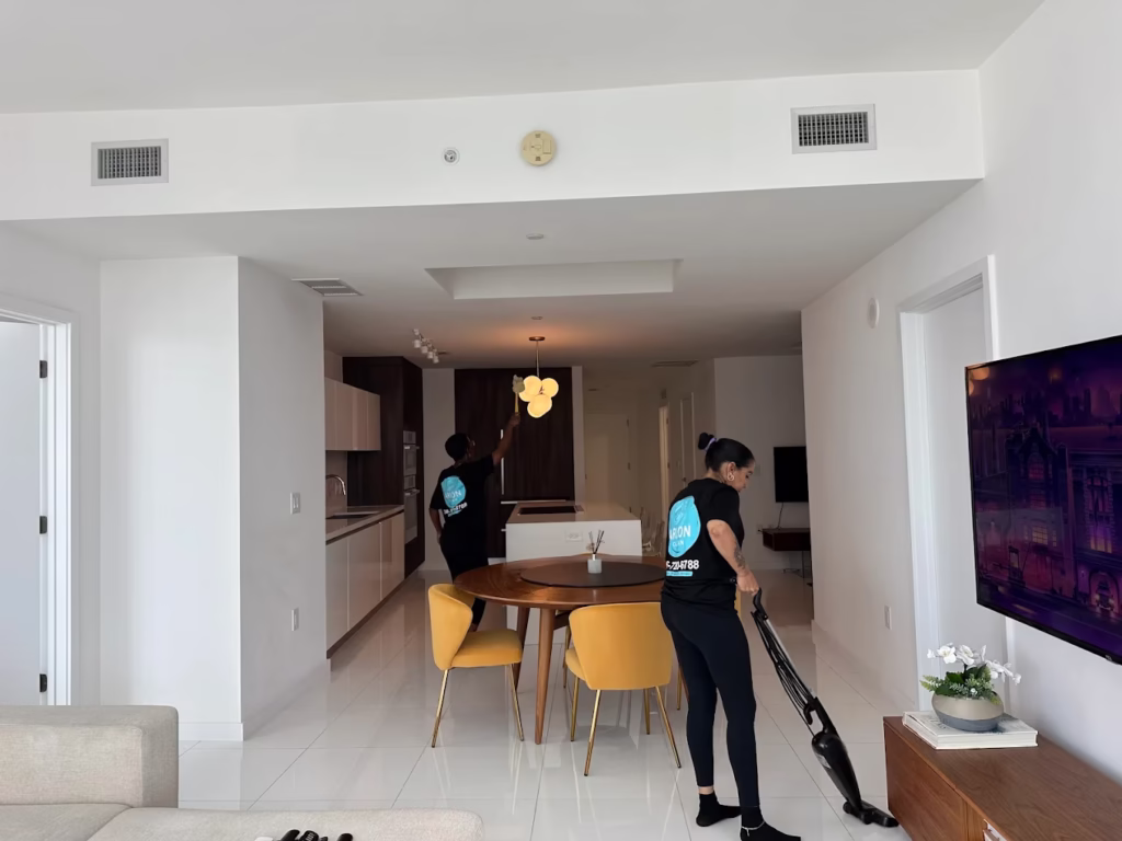 Arionclean cleaners working in an apartment