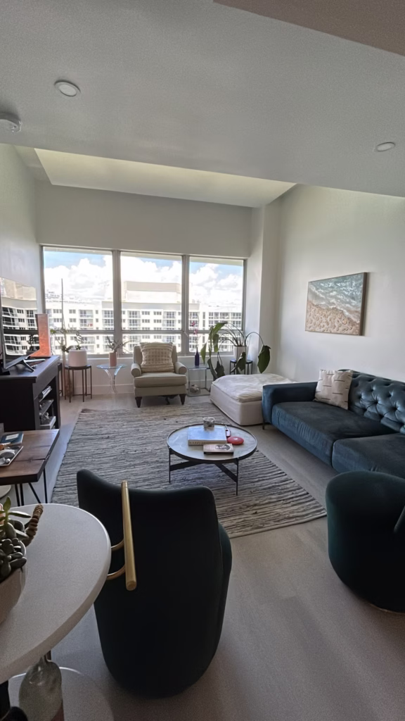 Aparment living room after a move in cleaning from Arionclean